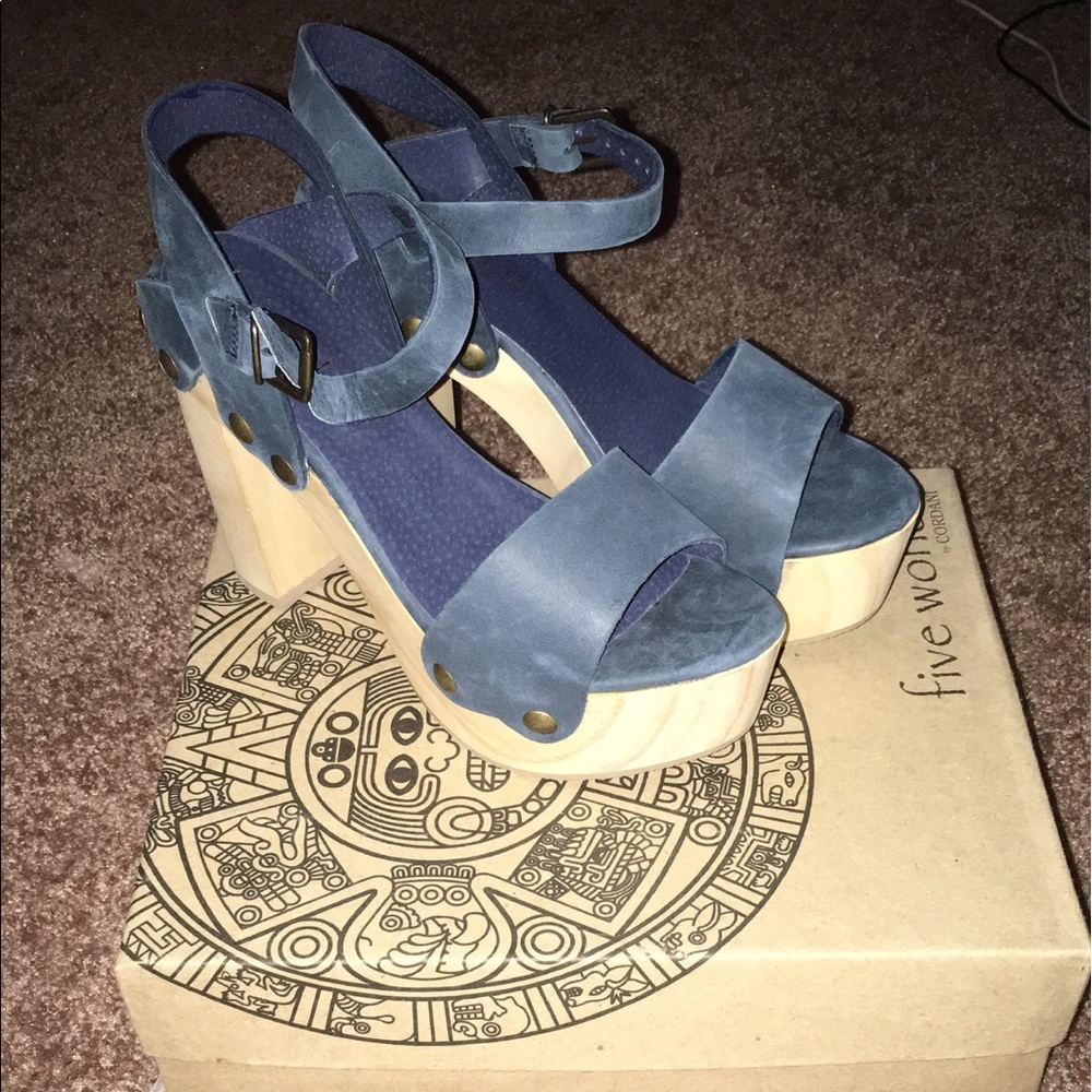 Five Worlds Platform Sandals